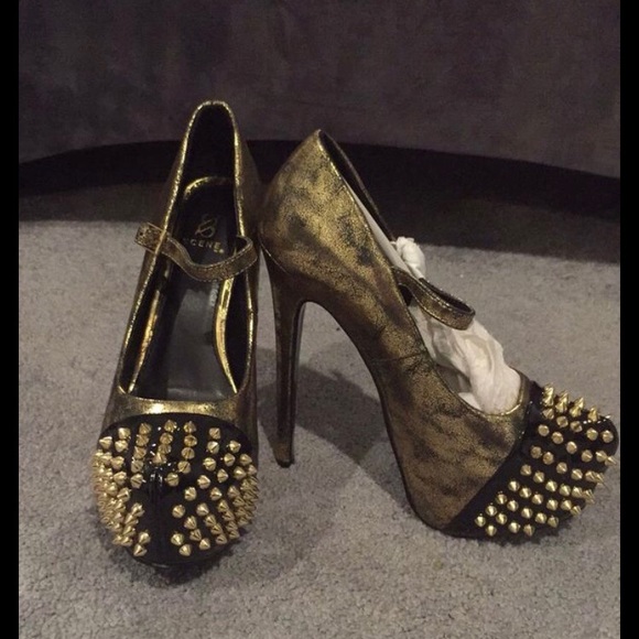 Black and Gold Heels - Picture 1 of 3